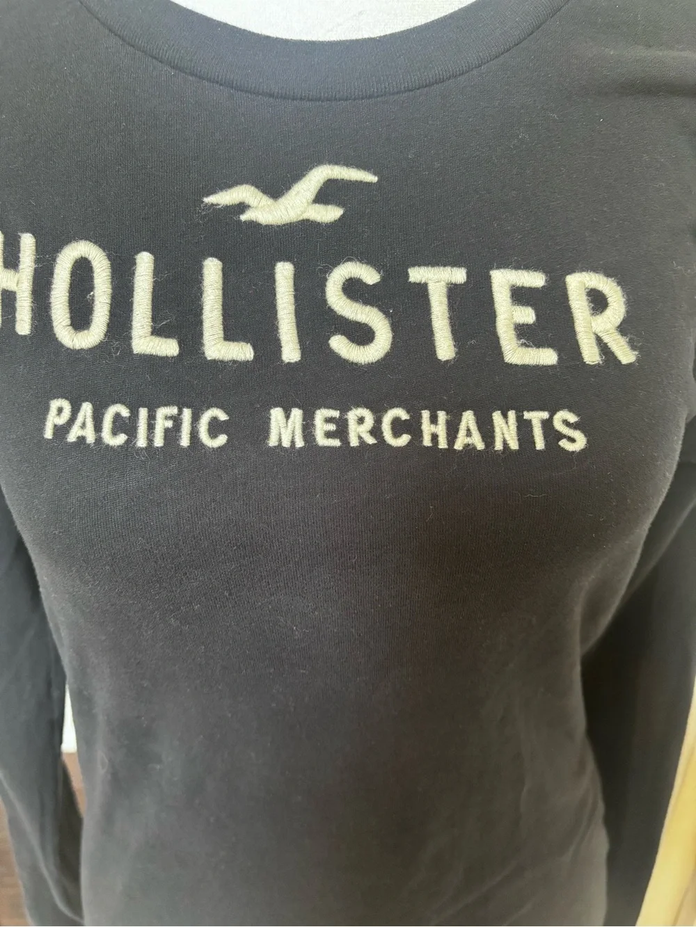 Hollister Navy Long Sleeve Tee with White Logo - Picture 5 of 7